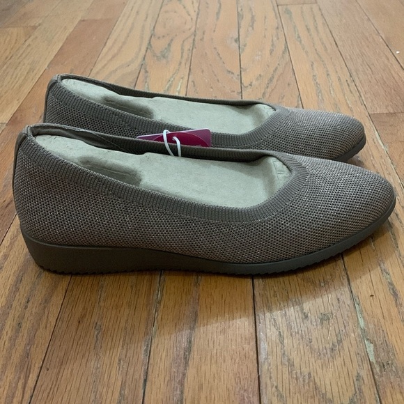 Women’s Skechers Cleo’s Memory Foam Brown Glittery Flats Size 6 NWT, No Box - Picture 3 of 8